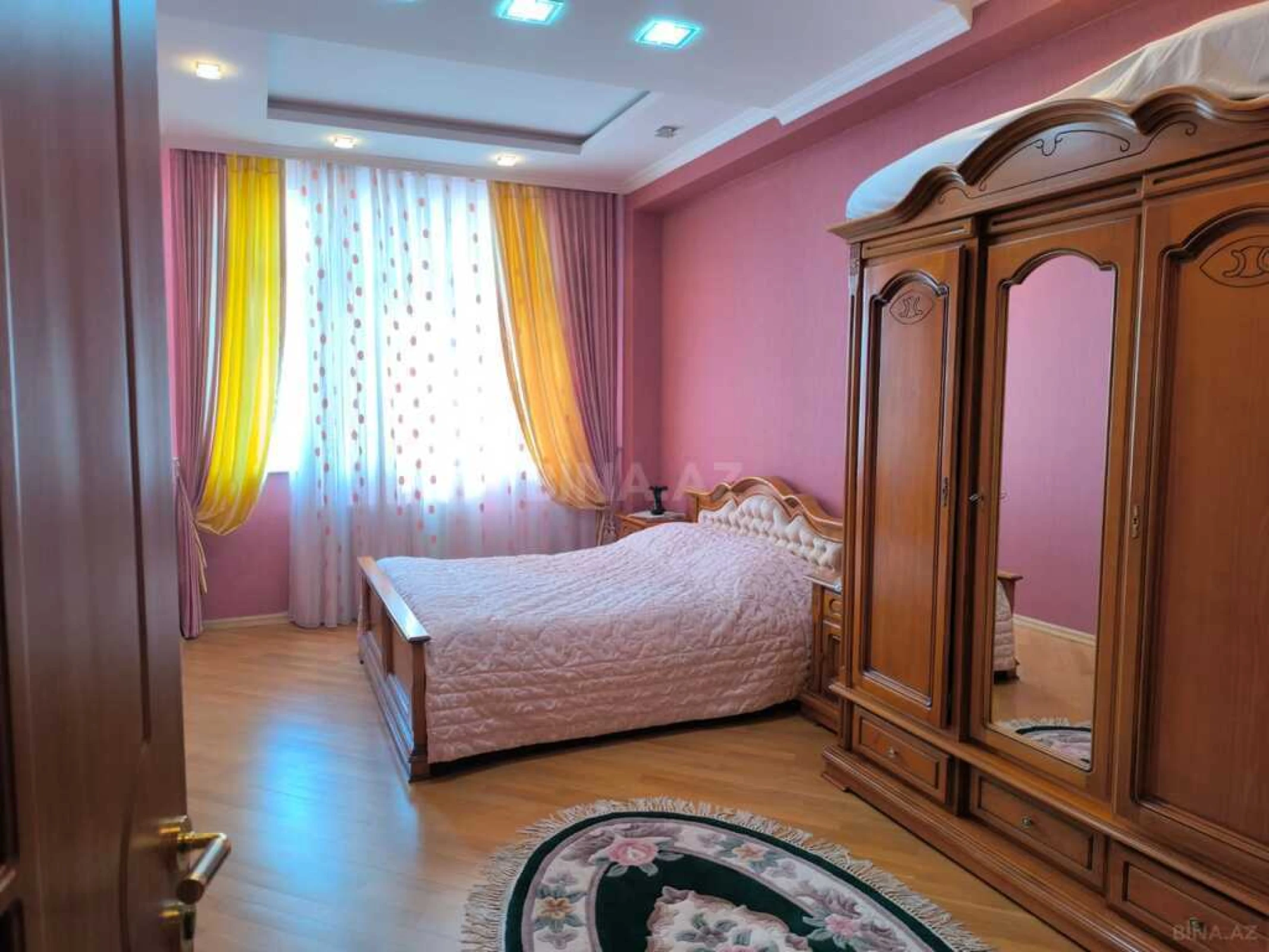 Satılır 3 otaqlı mənzil 145 m²