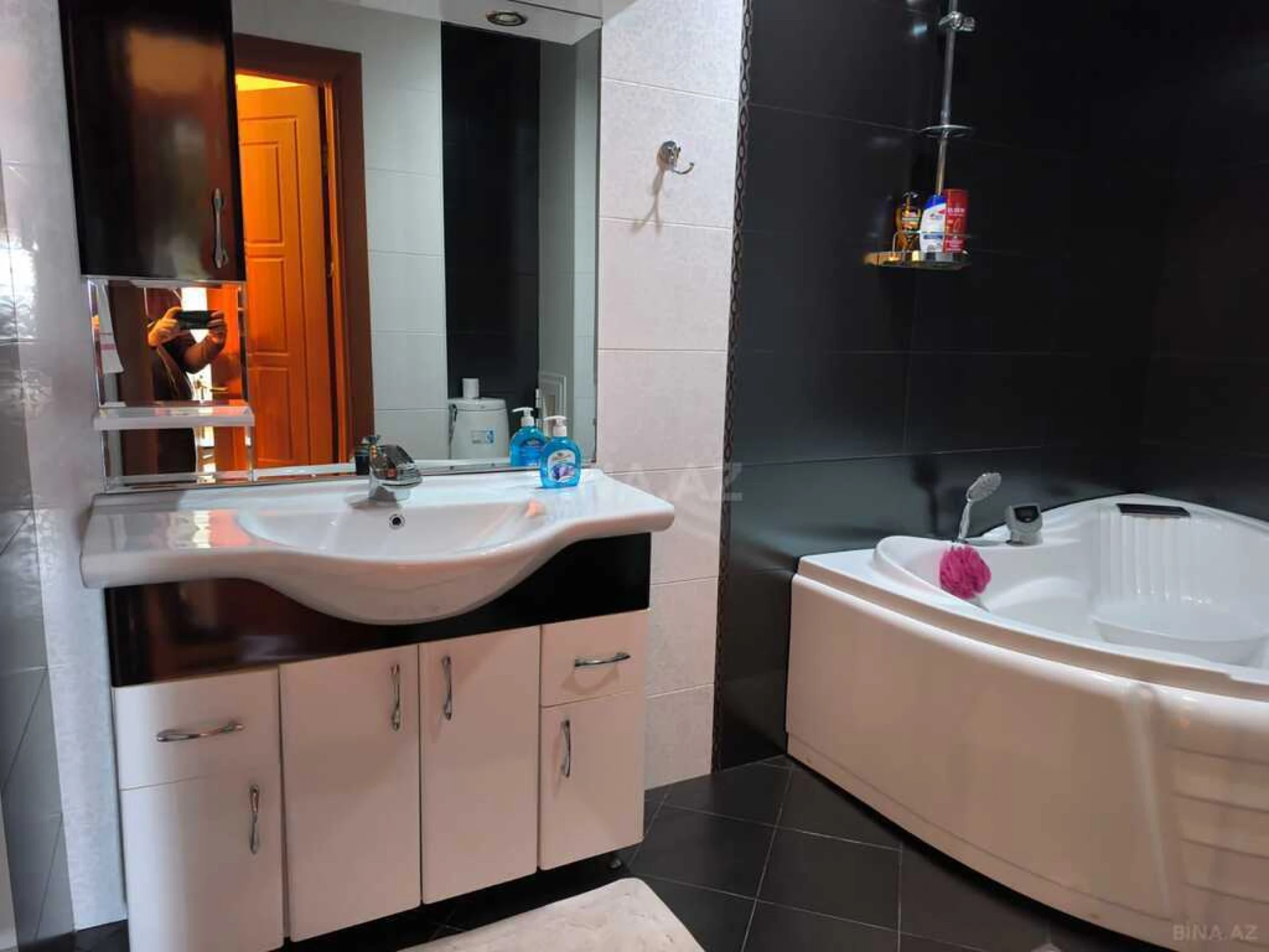 Satılır 3 otaqlı mənzil 145 m²
