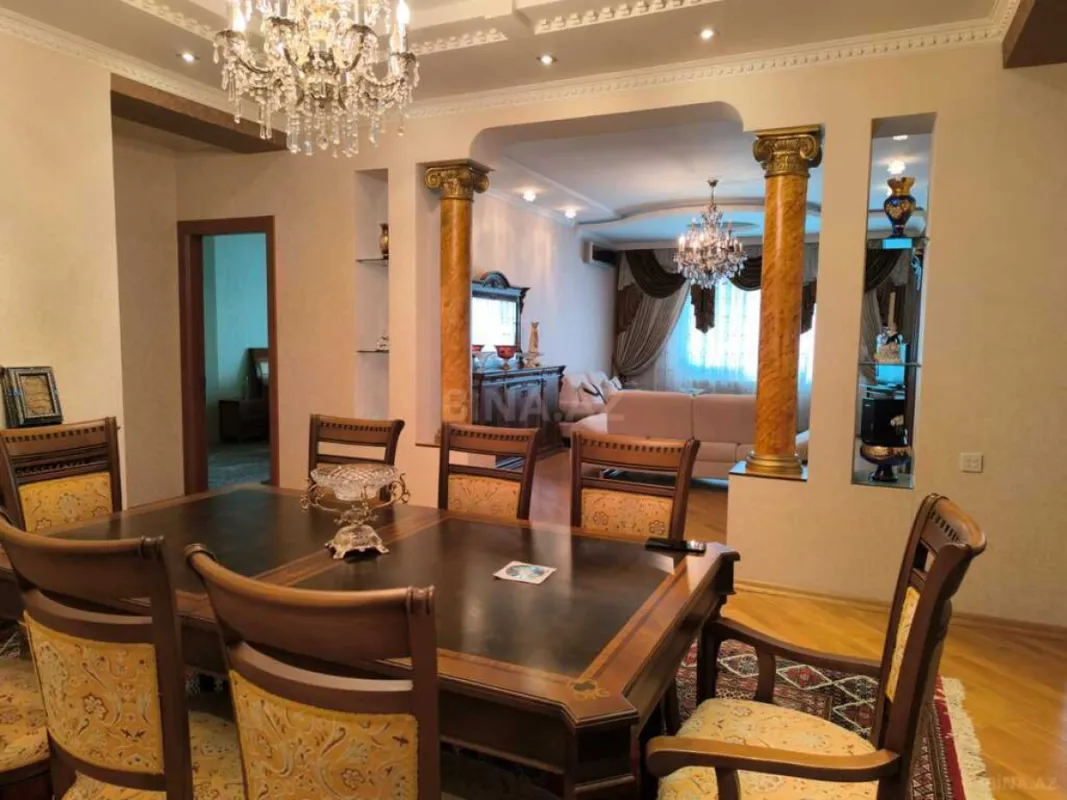 Satılır 3 otaqlı mənzil 145 m²