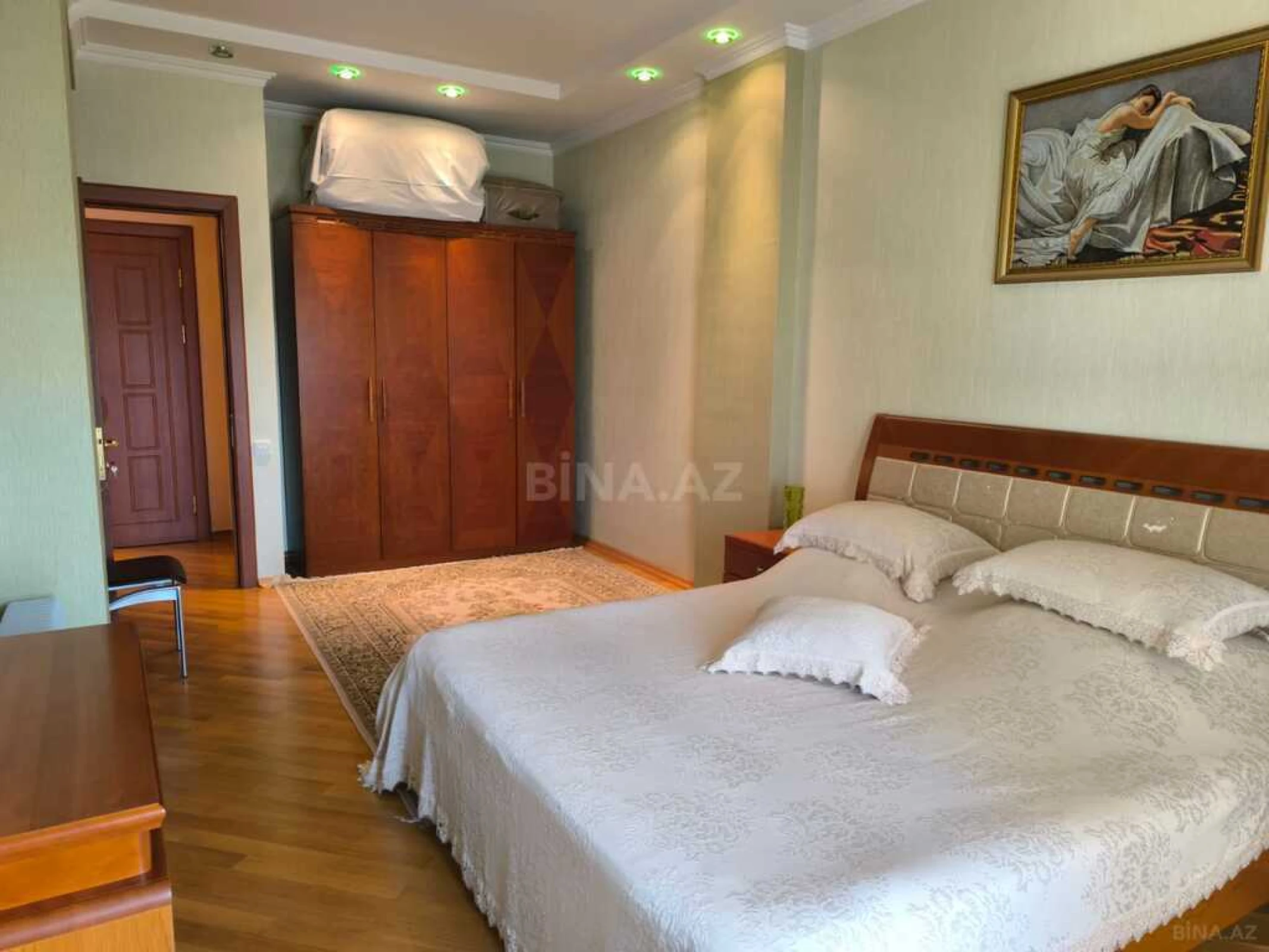 Satılır 3 otaqlı mənzil 145 m²