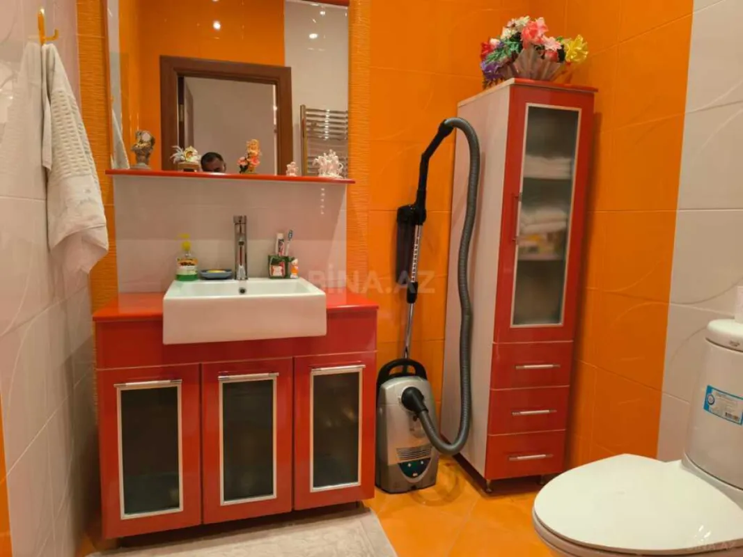 Satılır 3 otaqlı mənzil 145 m²