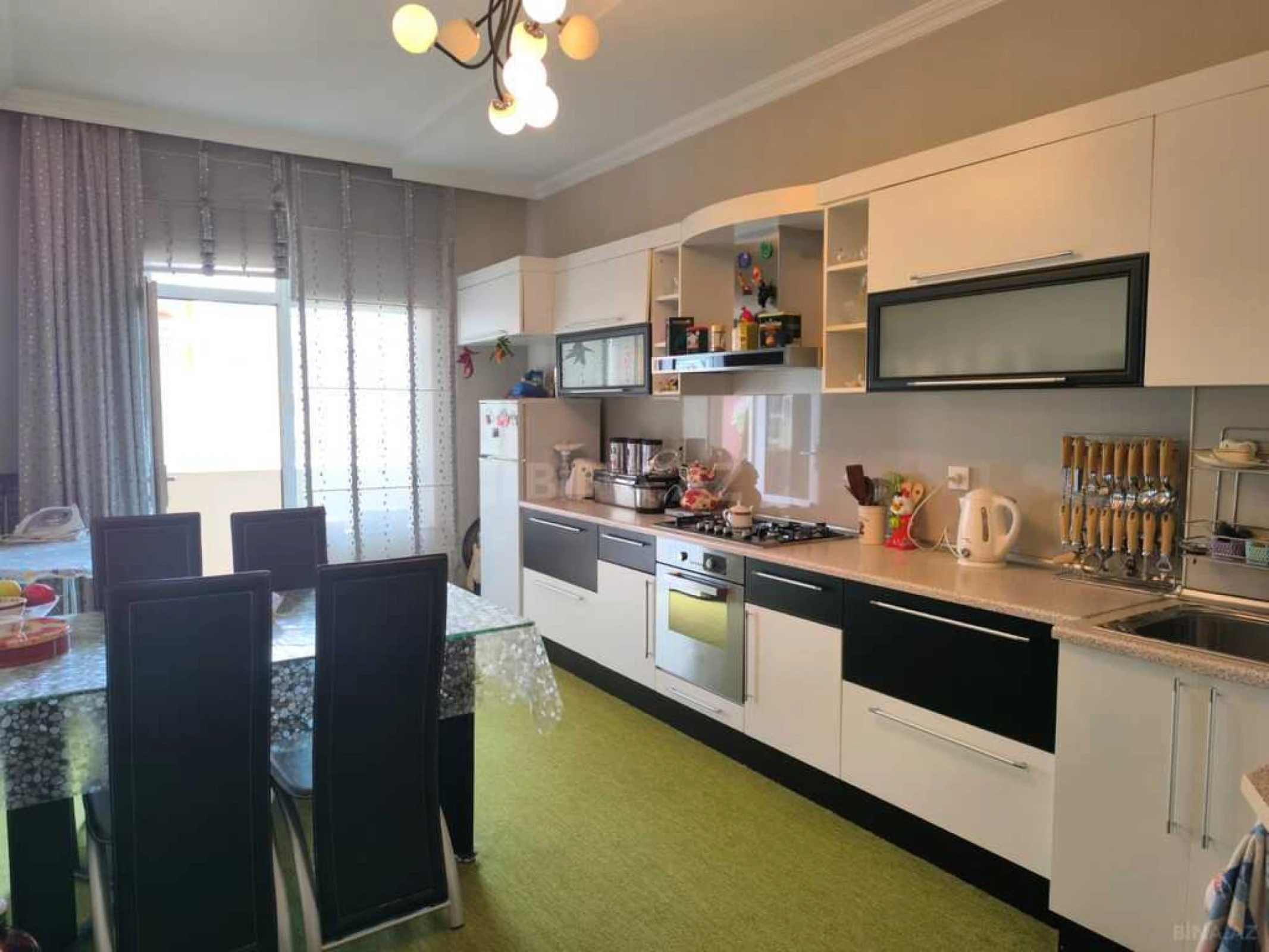 Satılır 3 otaqlı mənzil 145 m²