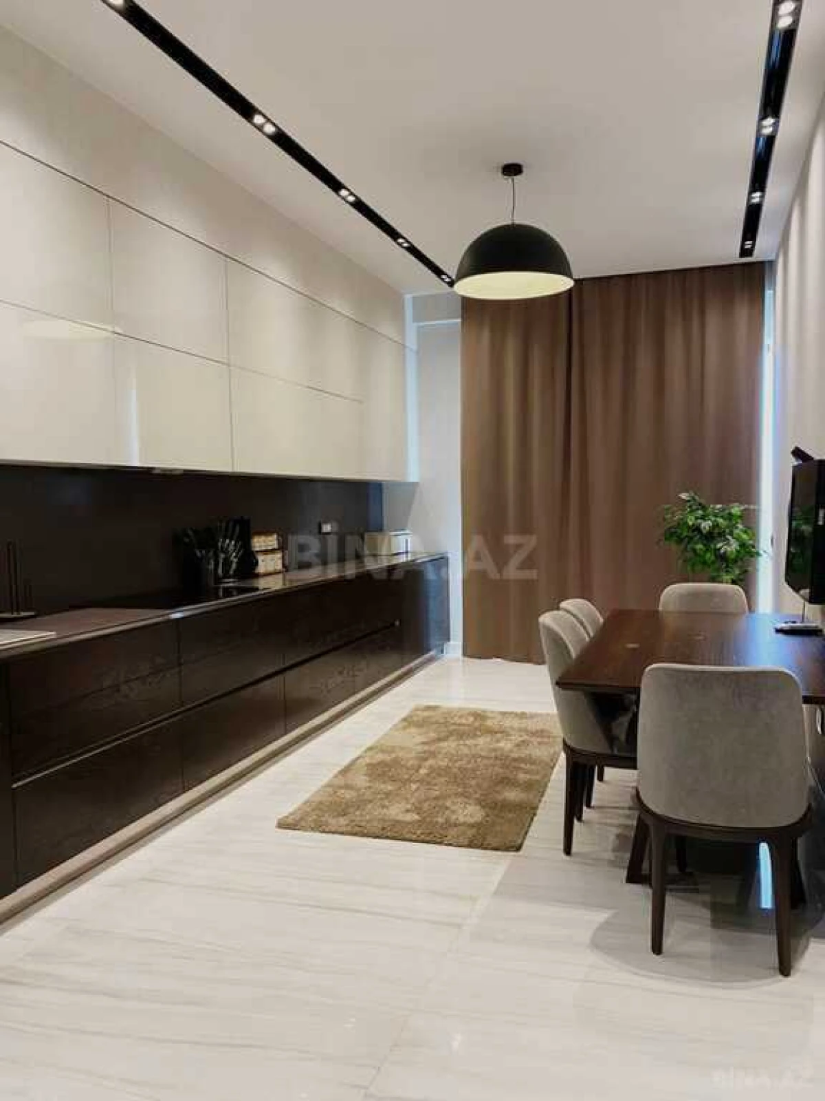 Kirayə verilir 4 otaqlı mənzil 190 m²