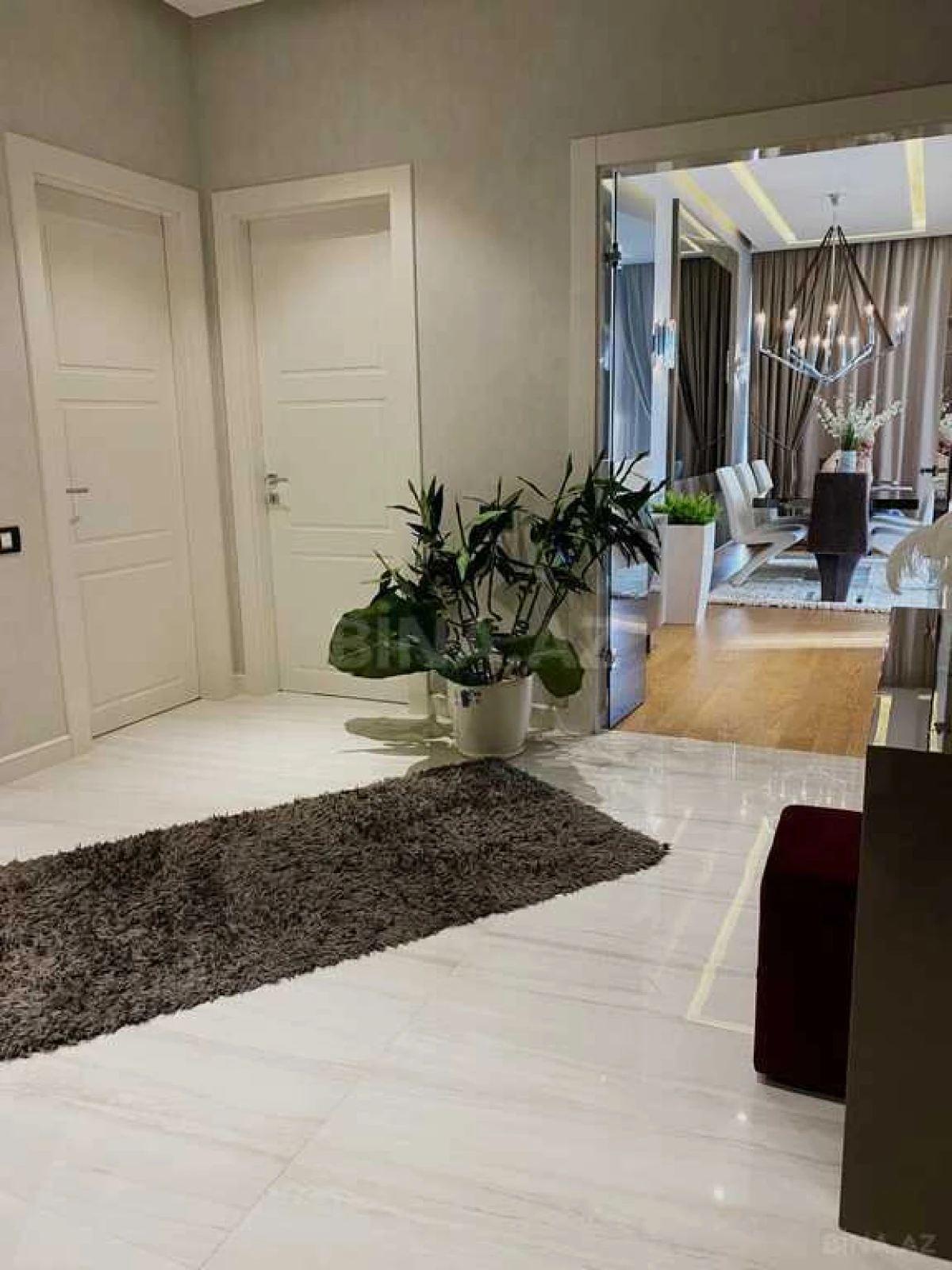 Kirayə verilir 4 otaqlı mənzil 190 m²