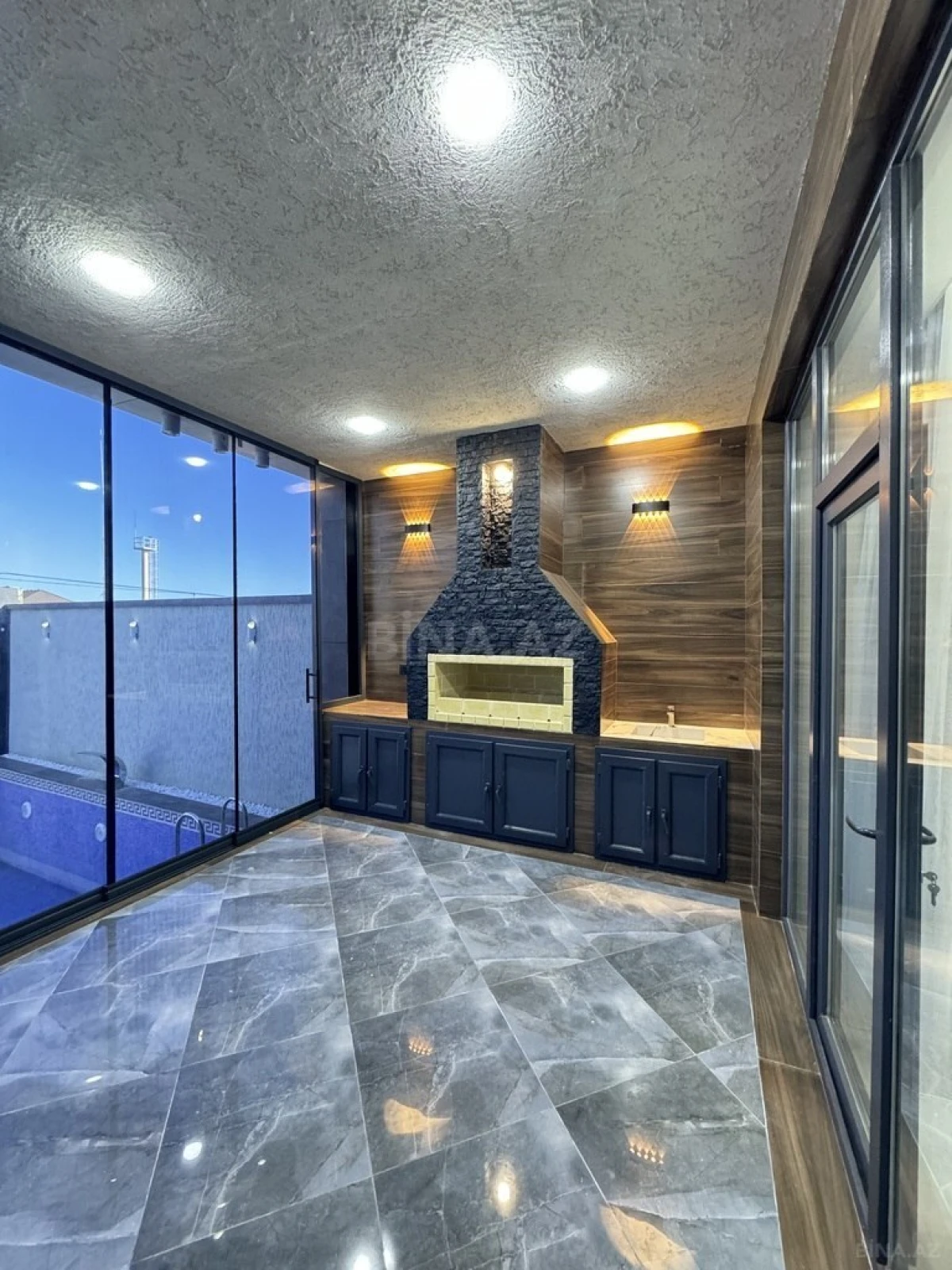 Satılır 5 otaqlı həyət evi 250 m²