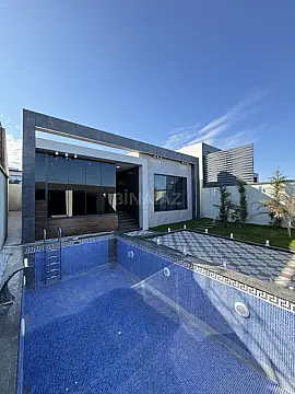 Satılır 5 otaqlı həyət evi 250 m²