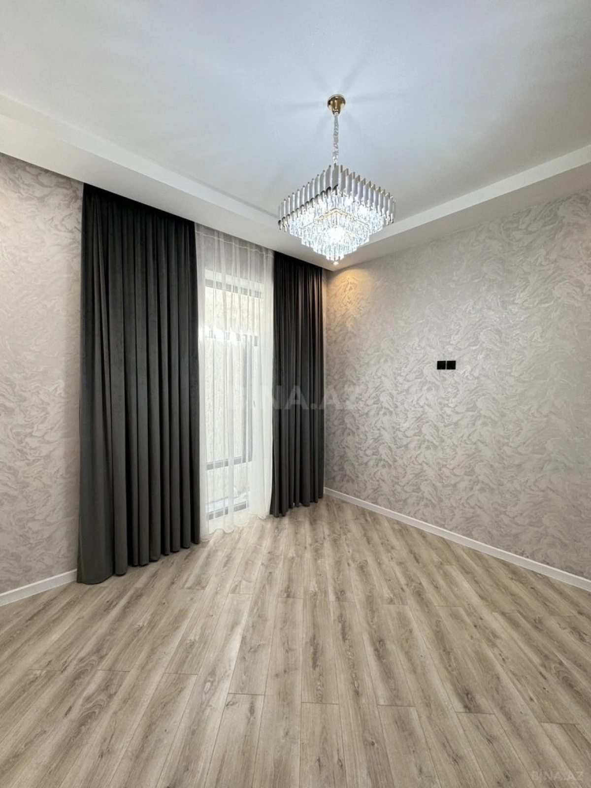 Satılır 5 otaqlı həyət evi 250 m²