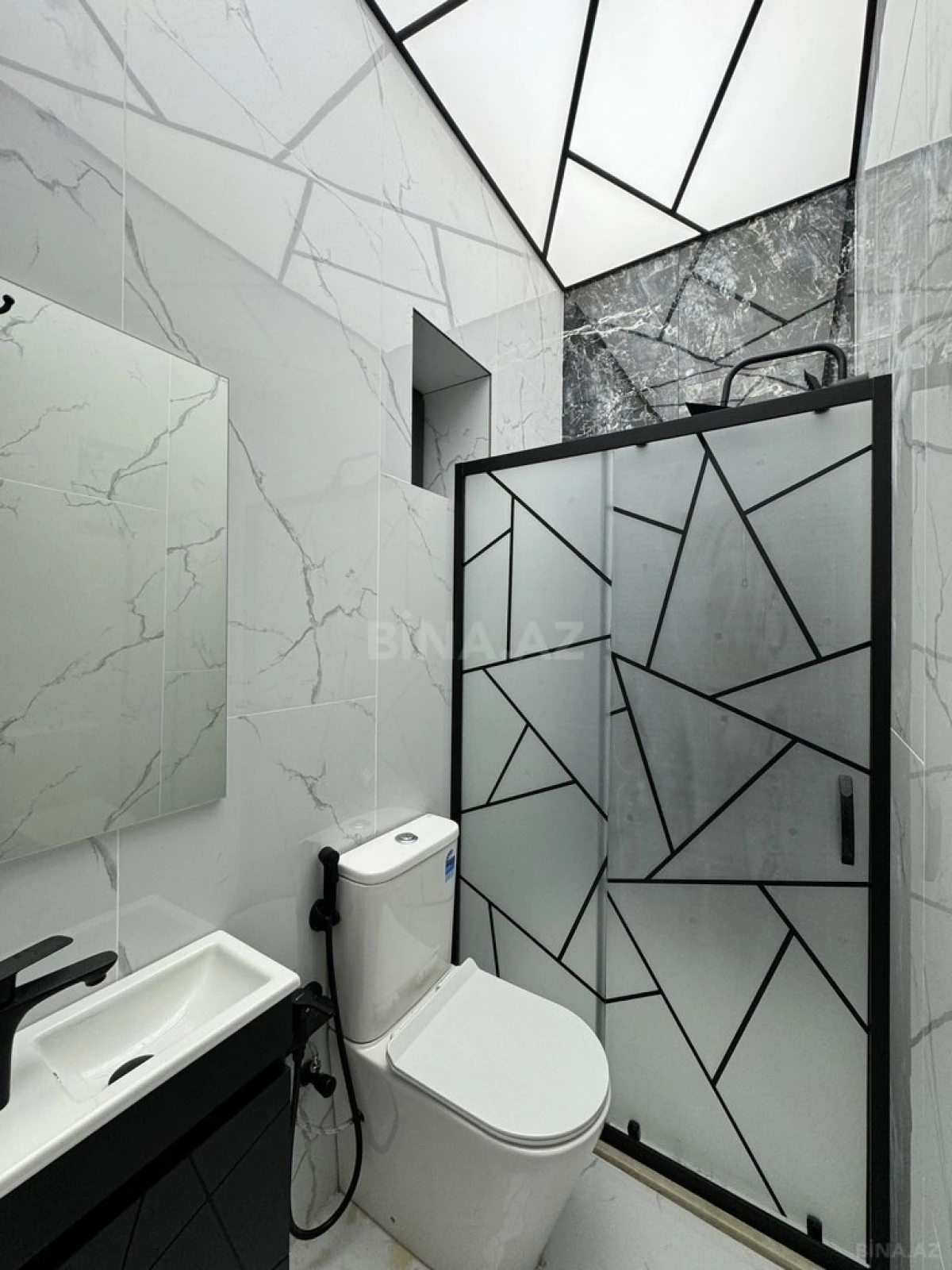 Satılır 5 otaqlı həyət evi 250 m²