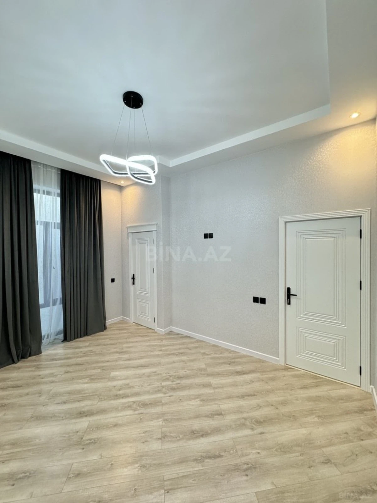 Satılır 5 otaqlı həyət evi 250 m²