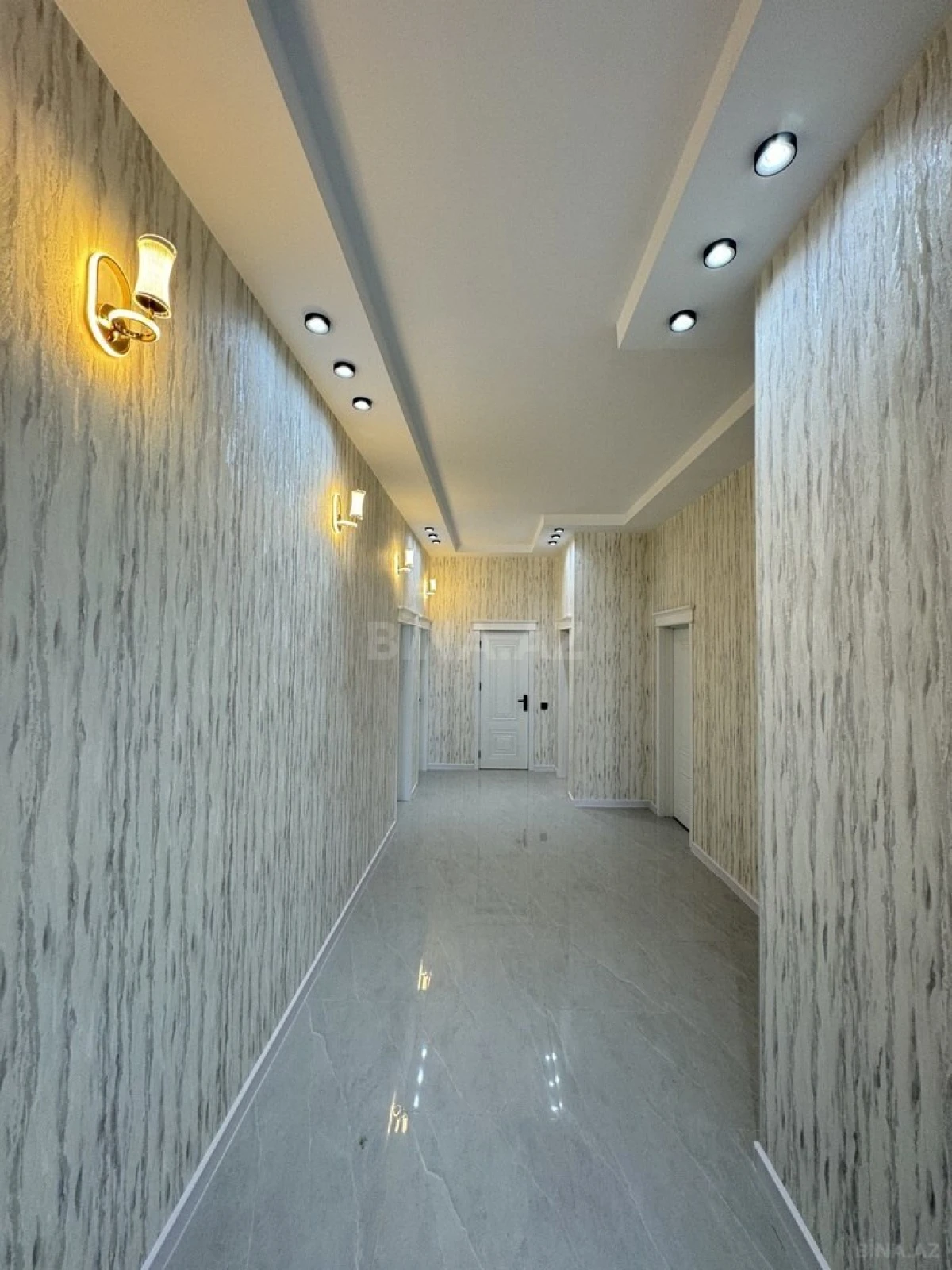 Satılır 5 otaqlı həyət evi 250 m²
