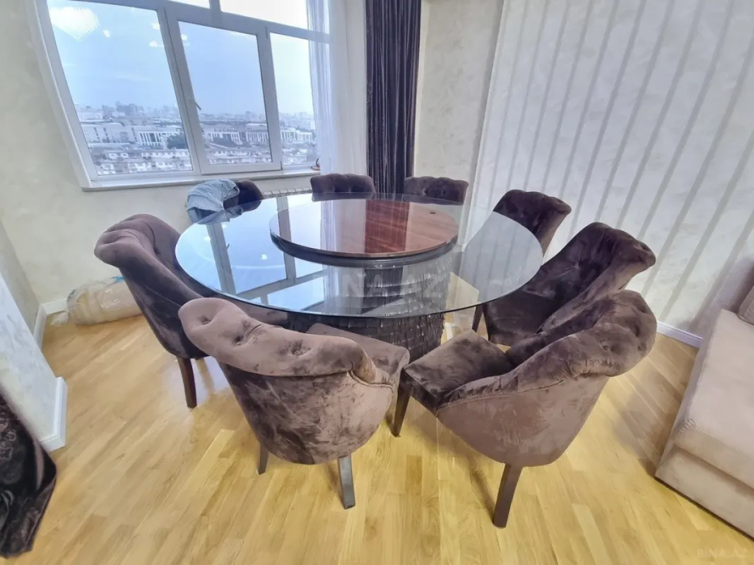 Satılır 3 otaqlı mənzil 143 m²