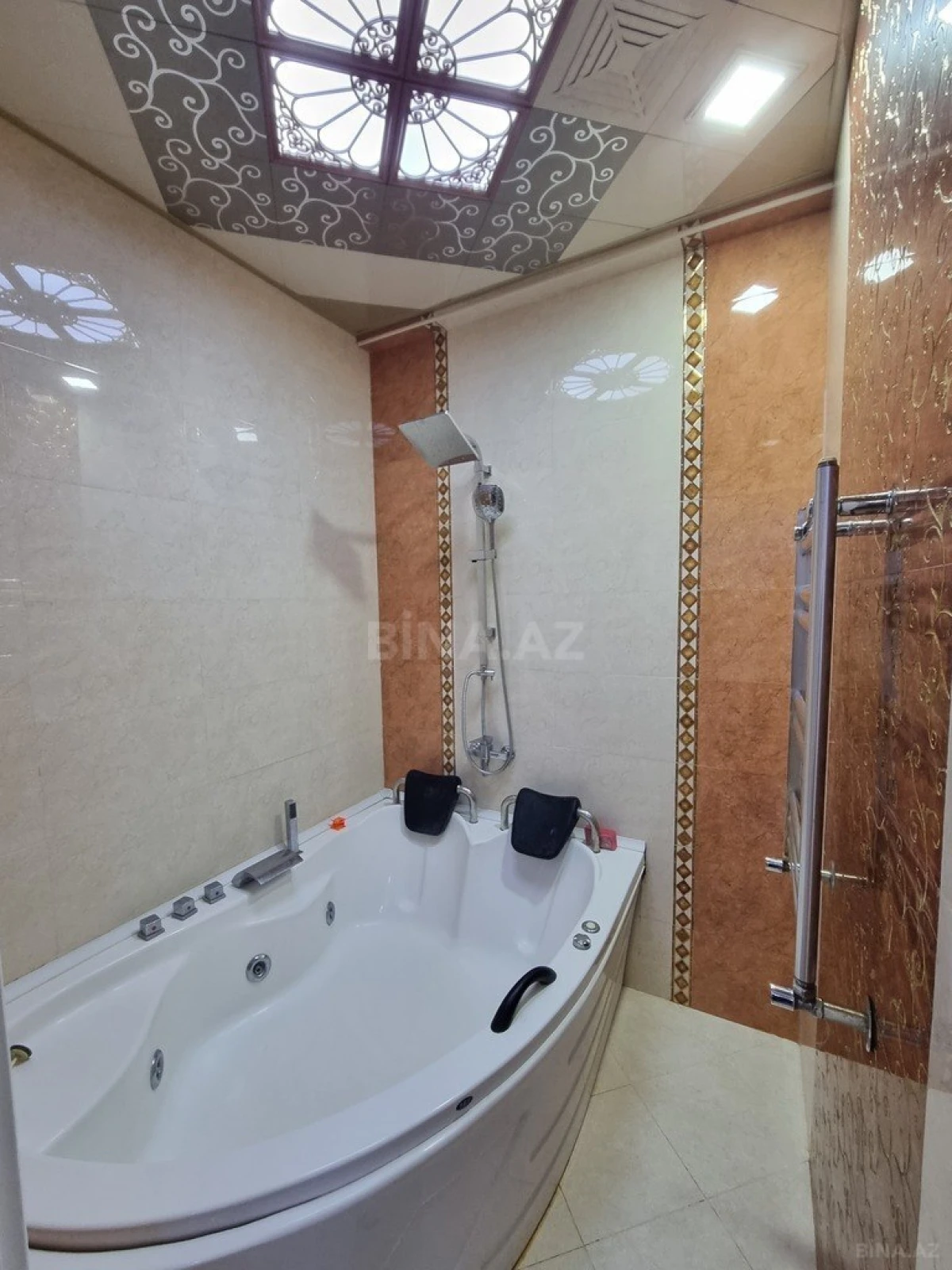 Satılır 3 otaqlı mənzil 143 m²