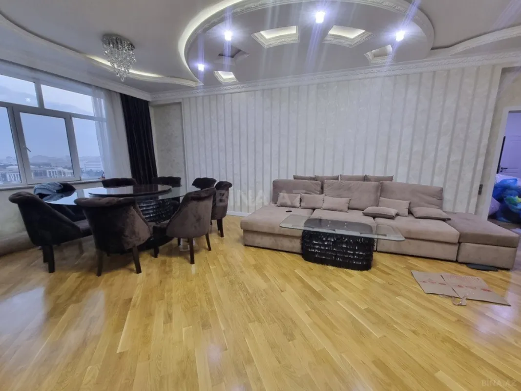Satılır 3 otaqlı mənzil 143 m²