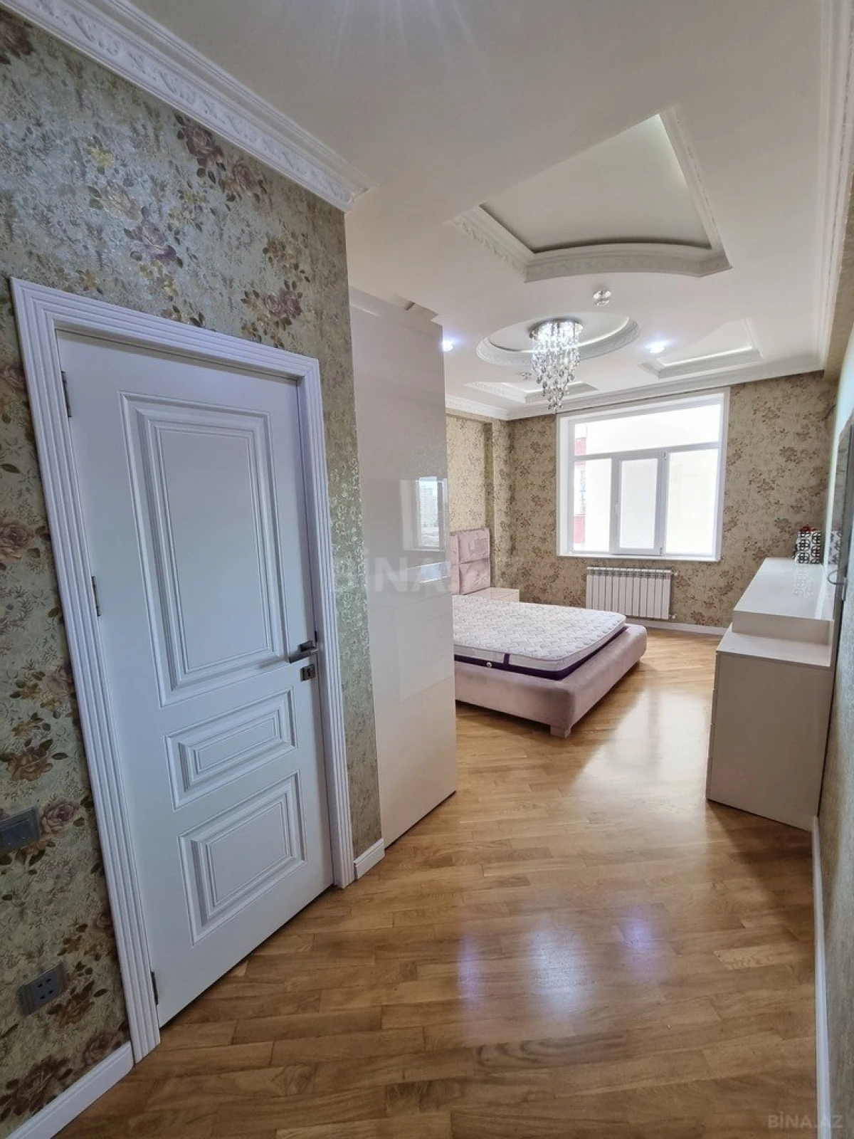 Satılır 3 otaqlı mənzil 143 m²