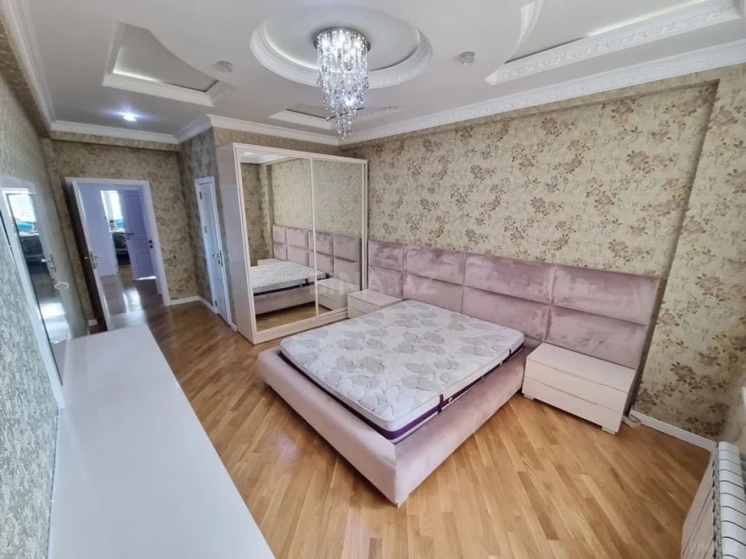 Satılır 3 otaqlı mənzil 143 m²