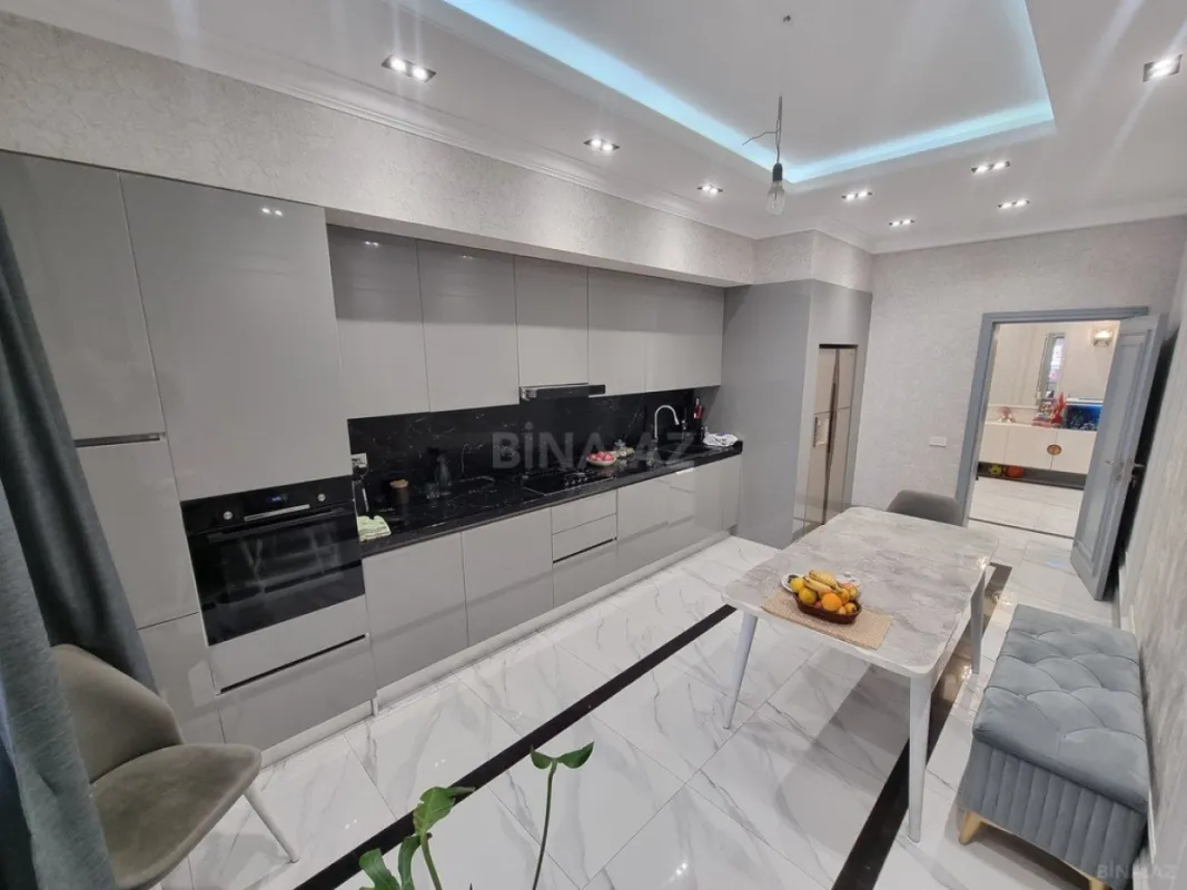 Satılır 3 otaqlı mənzil 143 m²