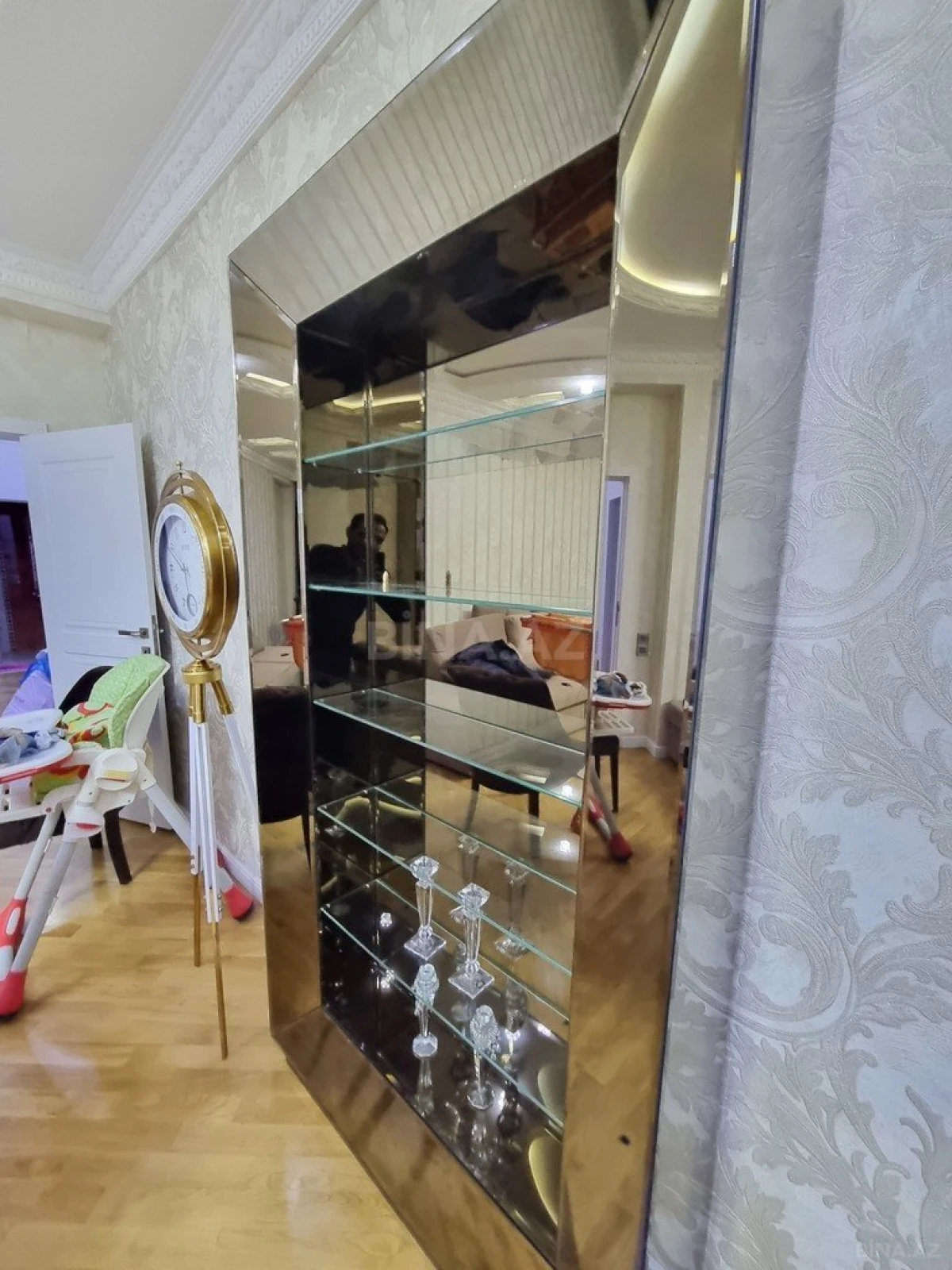 Satılır 3 otaqlı mənzil 143 m²