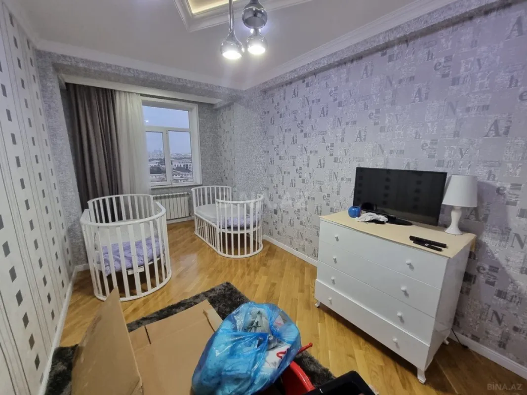 Satılır 3 otaqlı mənzil 143 m²