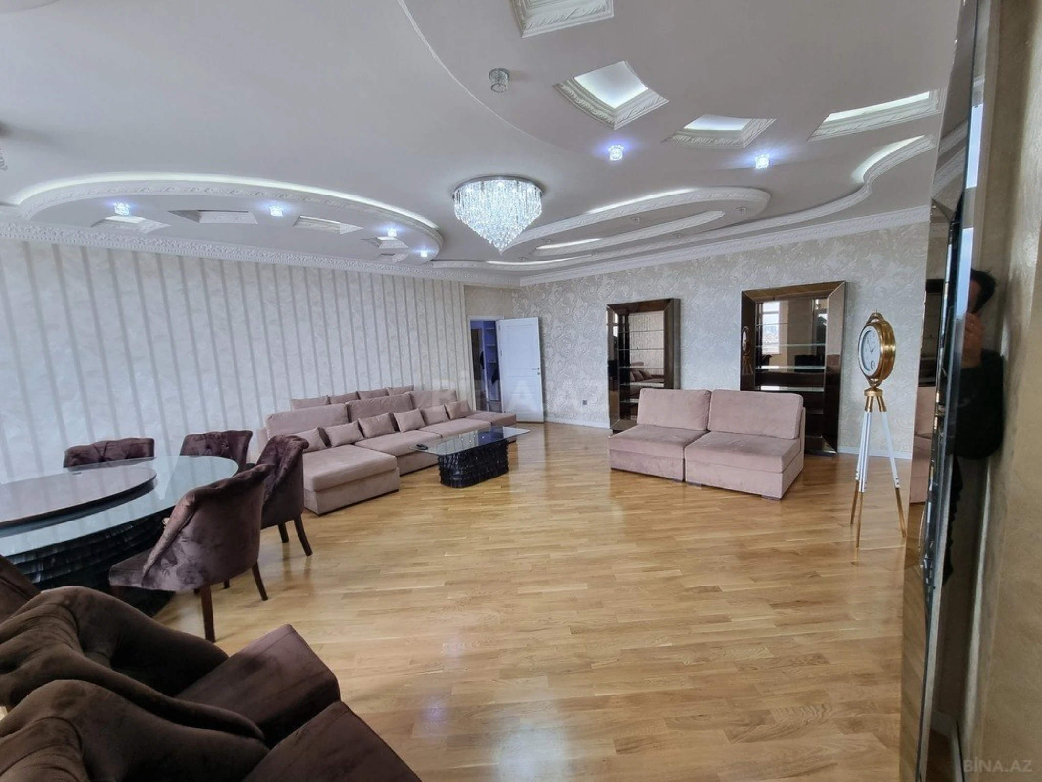 Satılır 3 otaqlı mənzil 143 m²