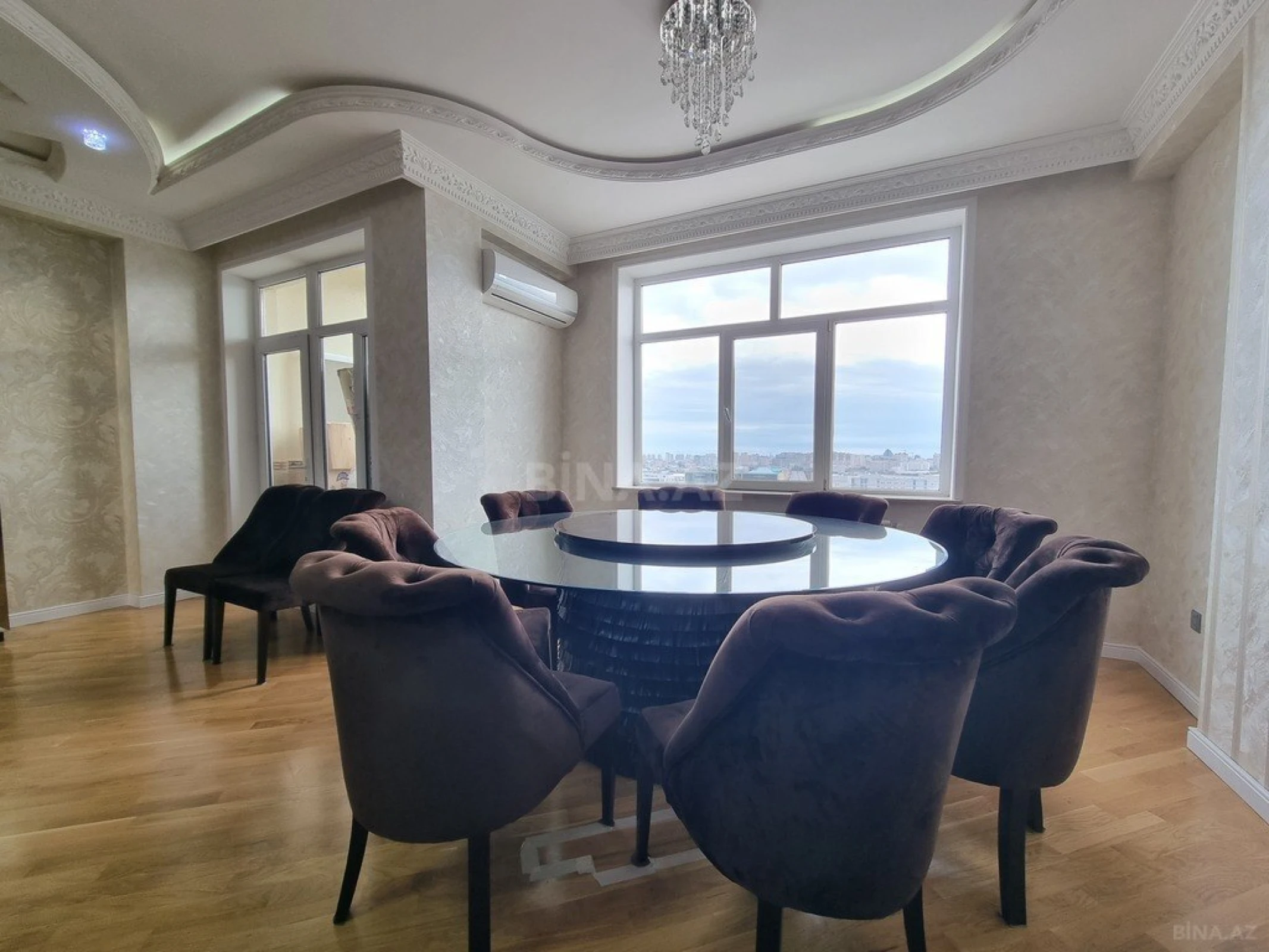 Satılır 3 otaqlı mənzil 143 m²