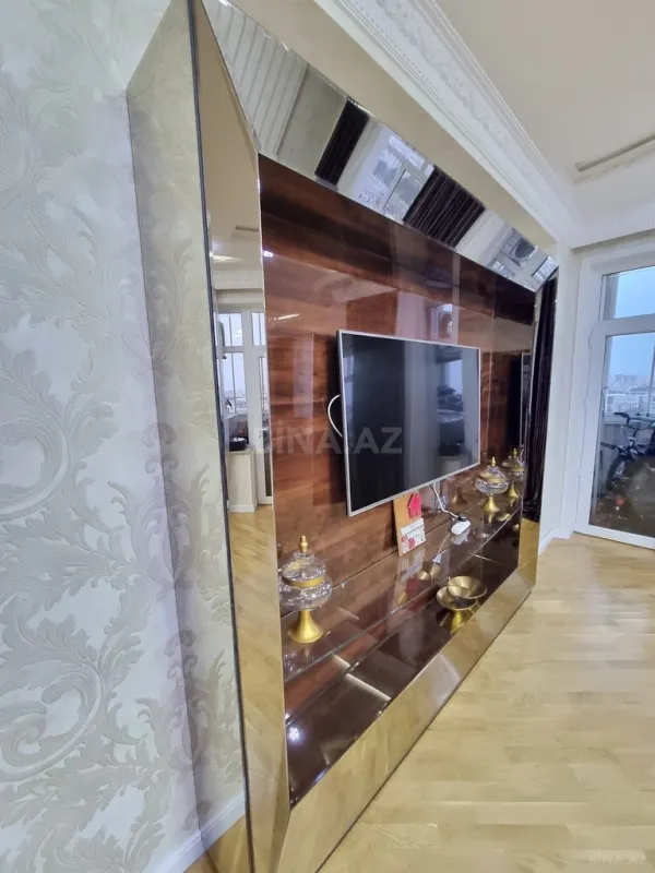 Satılır 3 otaqlı mənzil 143 m²