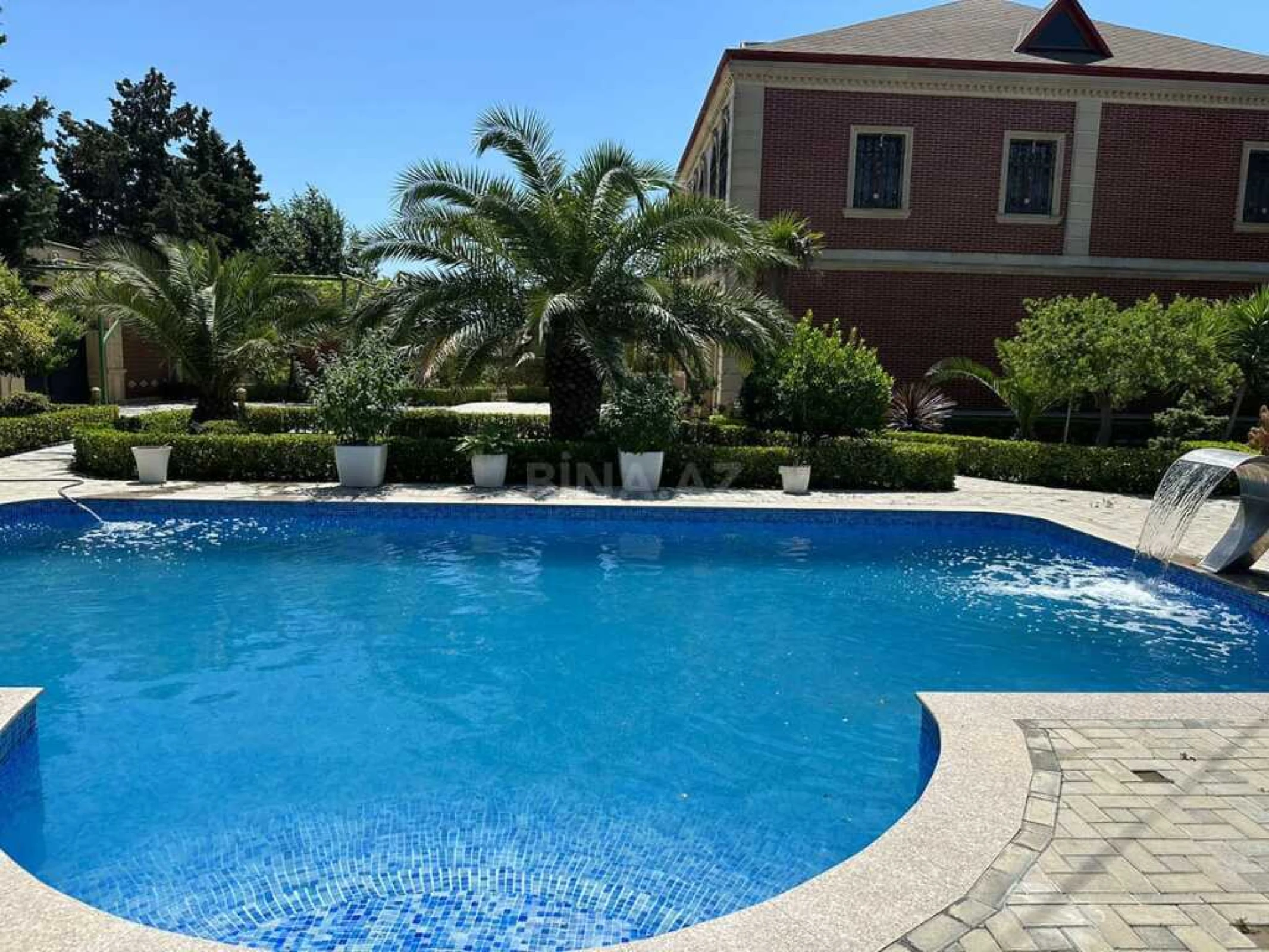 Kirayə verilir 6 otaqlı həyət evi 500 m²