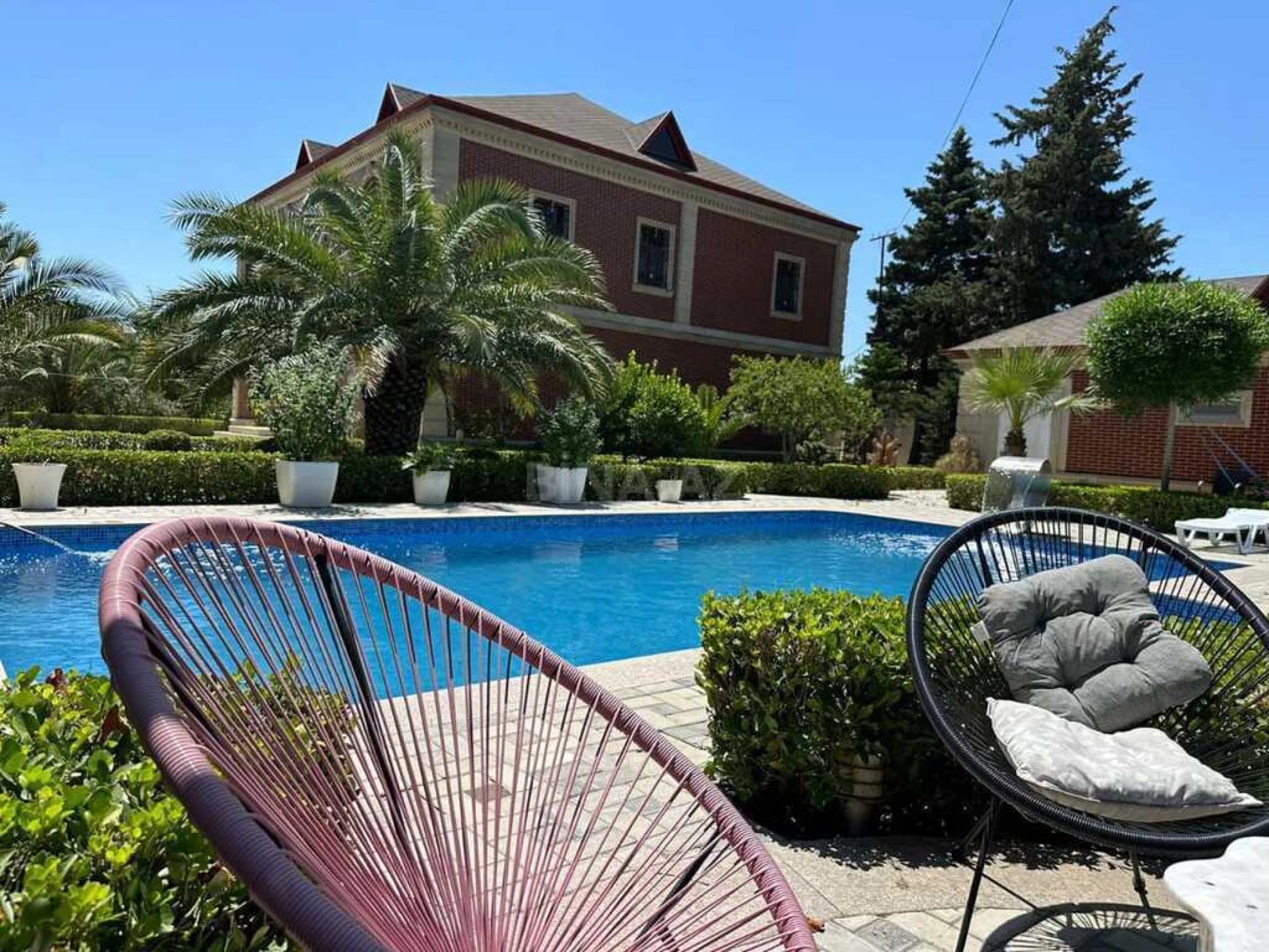 Kirayə verilir 6 otaqlı həyət evi 500 m²