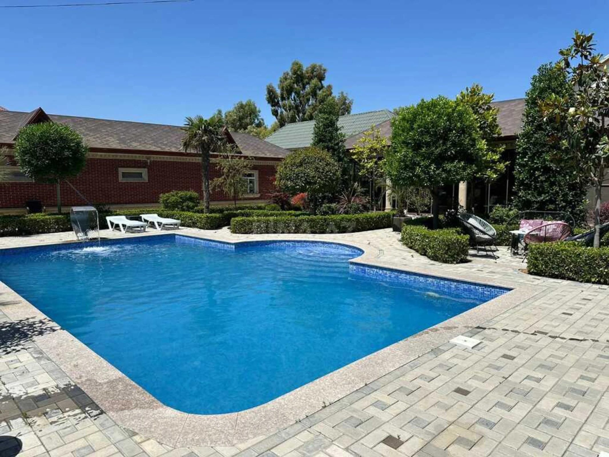 Kirayə verilir 6 otaqlı həyət evi 500 m²