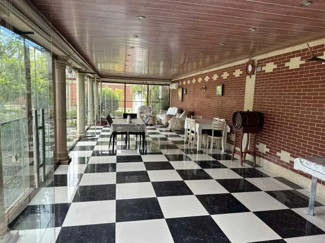 Kirayə verilir 6 otaqlı həyət evi 500 m²