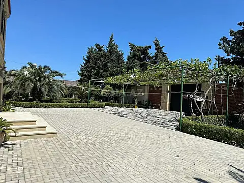 Kirayə verilir 6 otaqlı həyət evi 500 m²