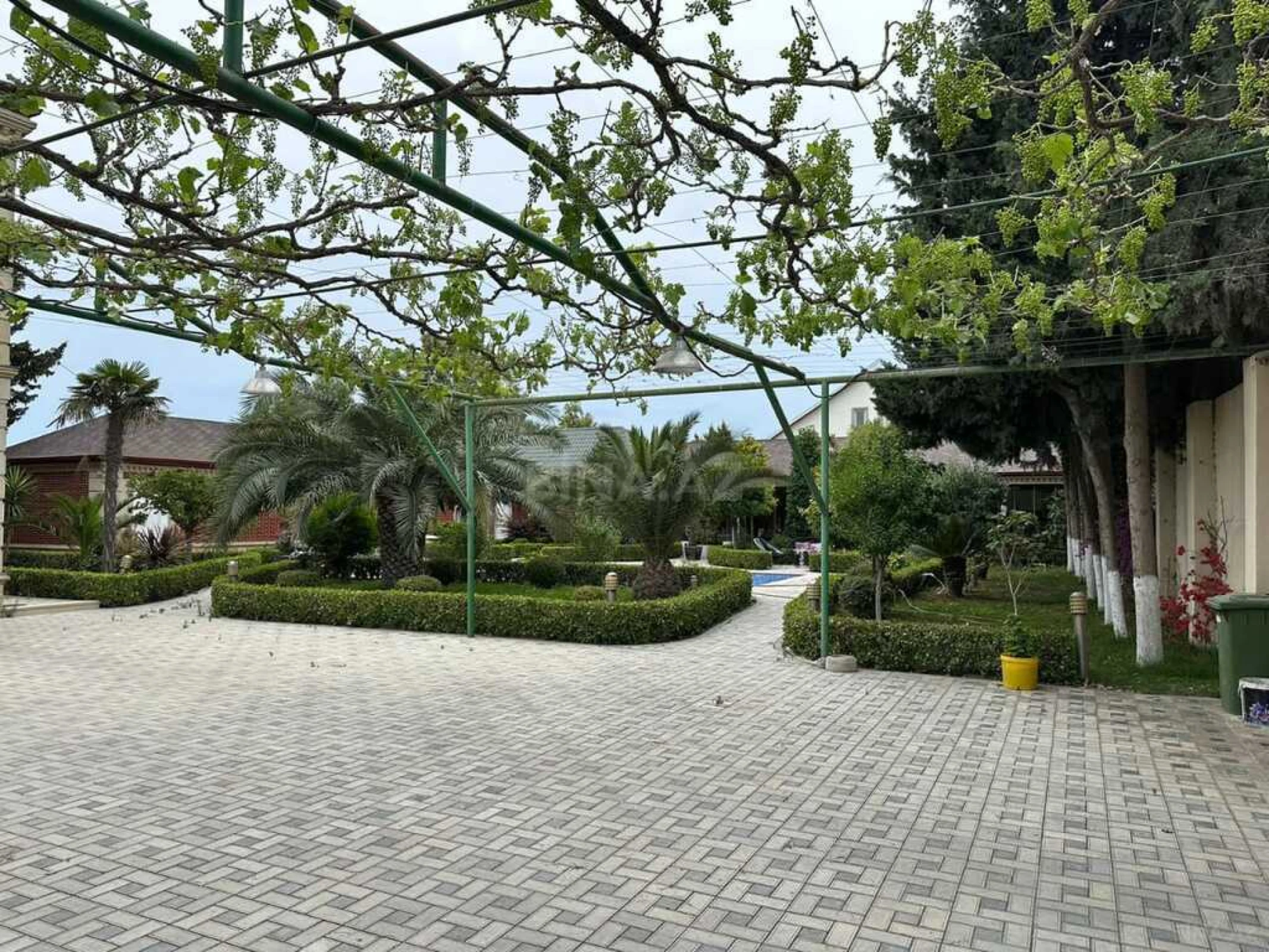 Kirayə verilir 6 otaqlı həyət evi 500 m²