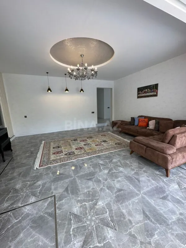 Kirayə verilir 5 otaqlı həyət evi 368 m²