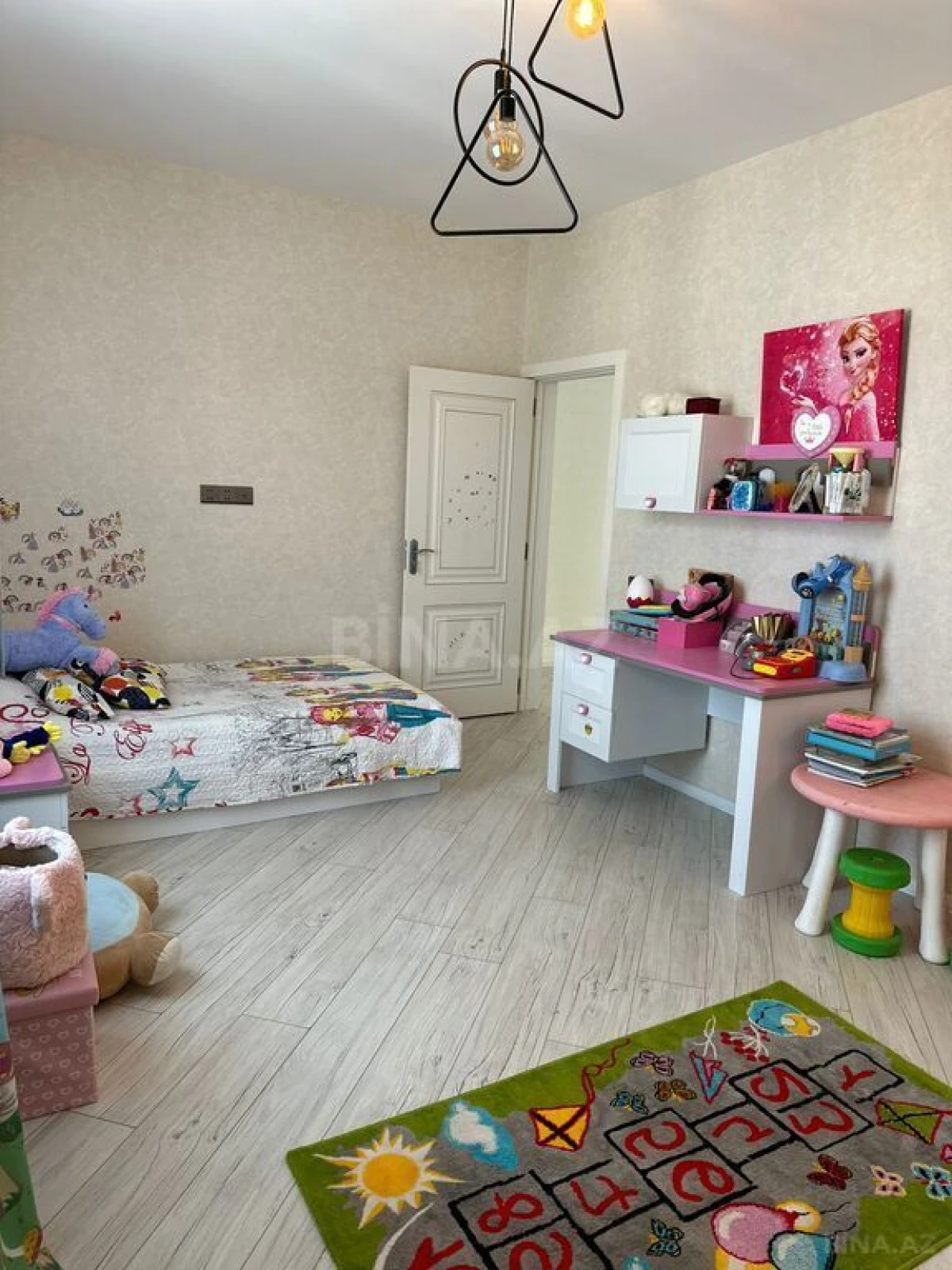 Kirayə verilir 5 otaqlı həyət evi 368 m²