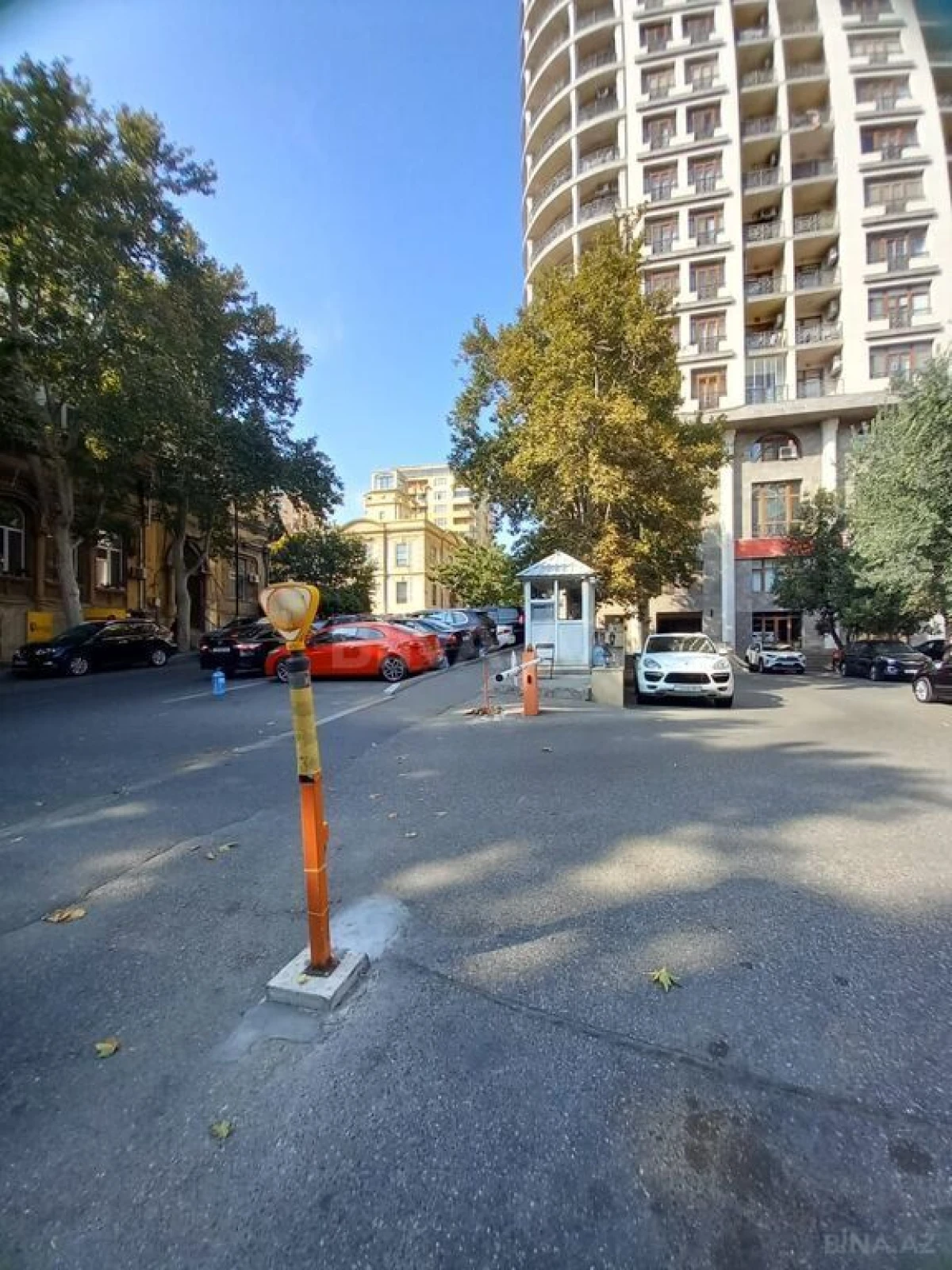 Satılır 3 otaqlı mənzil 152 m²