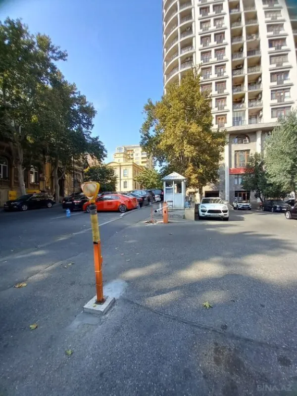 Satılır 3 otaqlı mənzil 152 m²