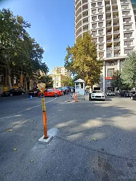 Satılır 3 otaqlı mənzil 152 m²