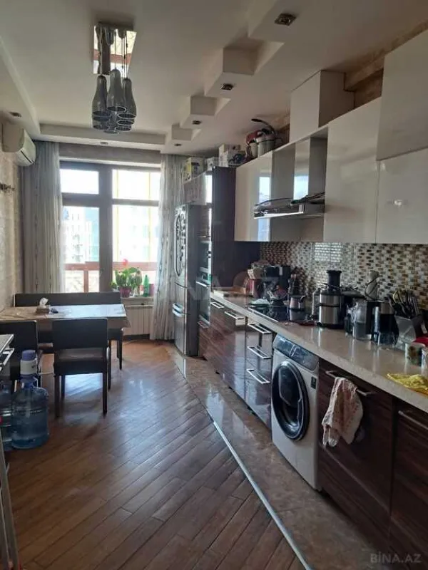 Satılır 3 otaqlı mənzil 152 m²
