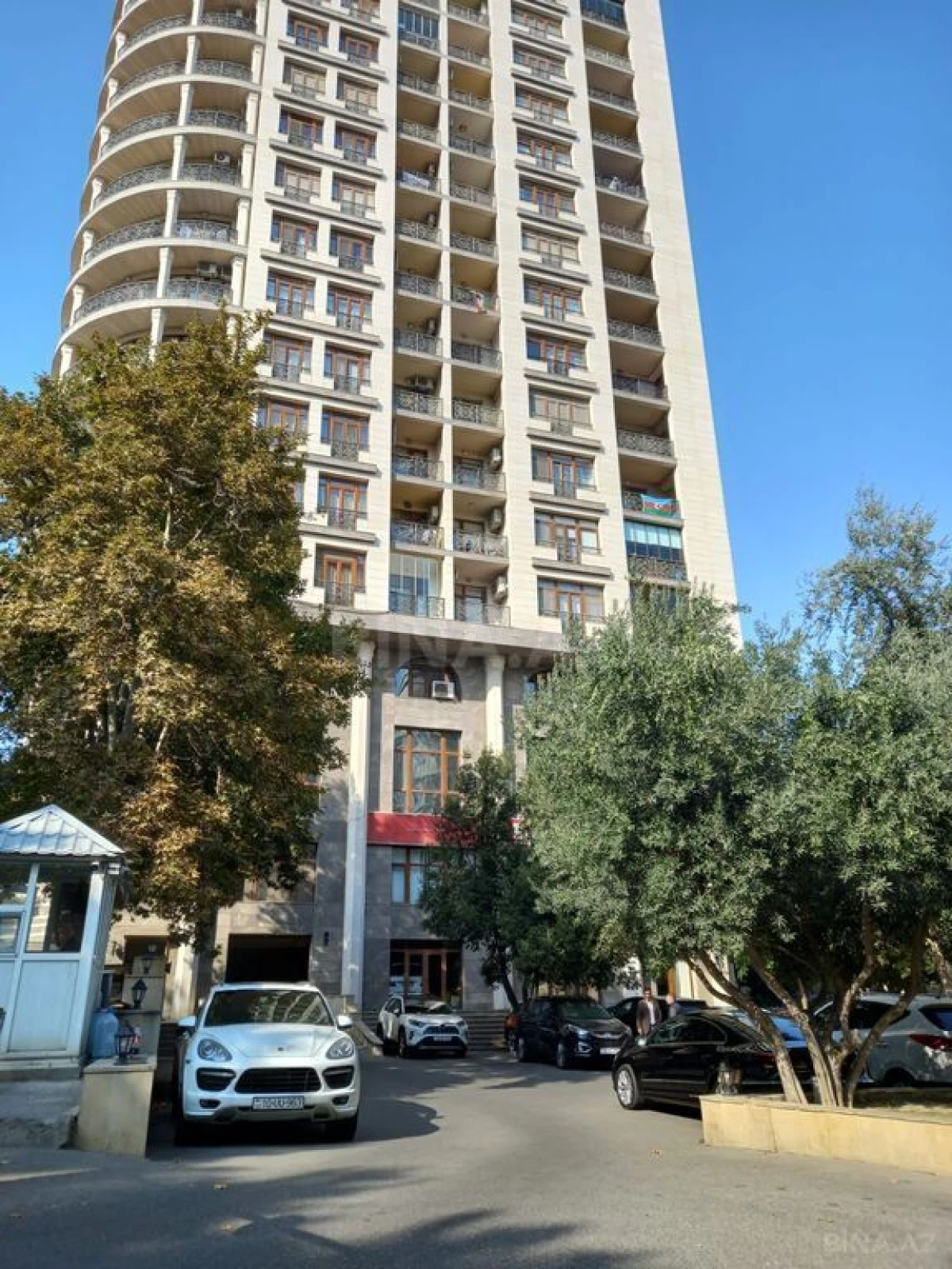 Satılır 3 otaqlı mənzil 152 m²