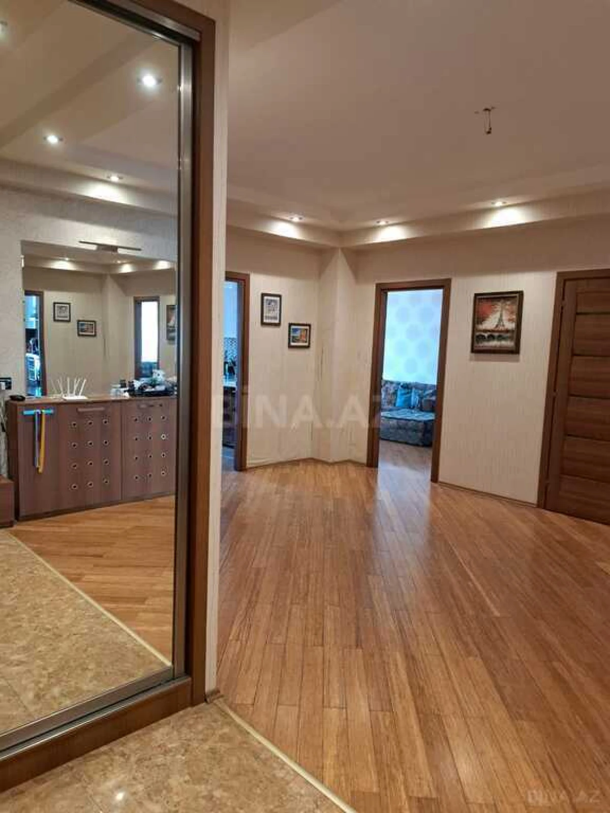 Satılır 3 otaqlı mənzil 152 m²
