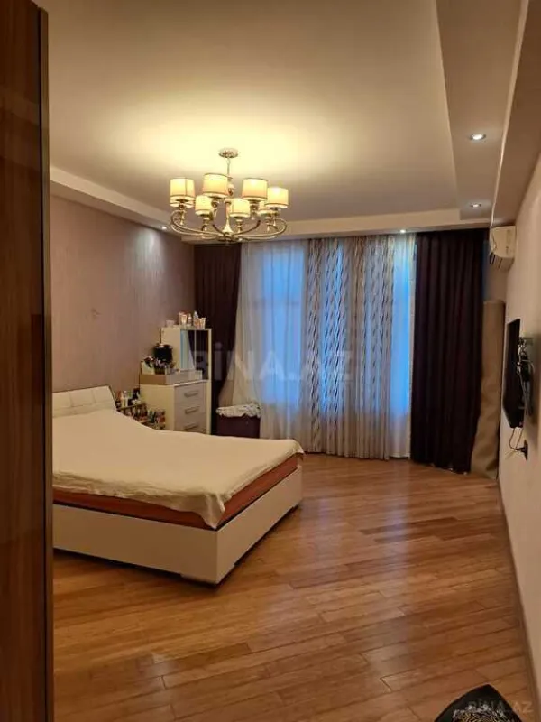 Satılır 3 otaqlı mənzil 152 m²