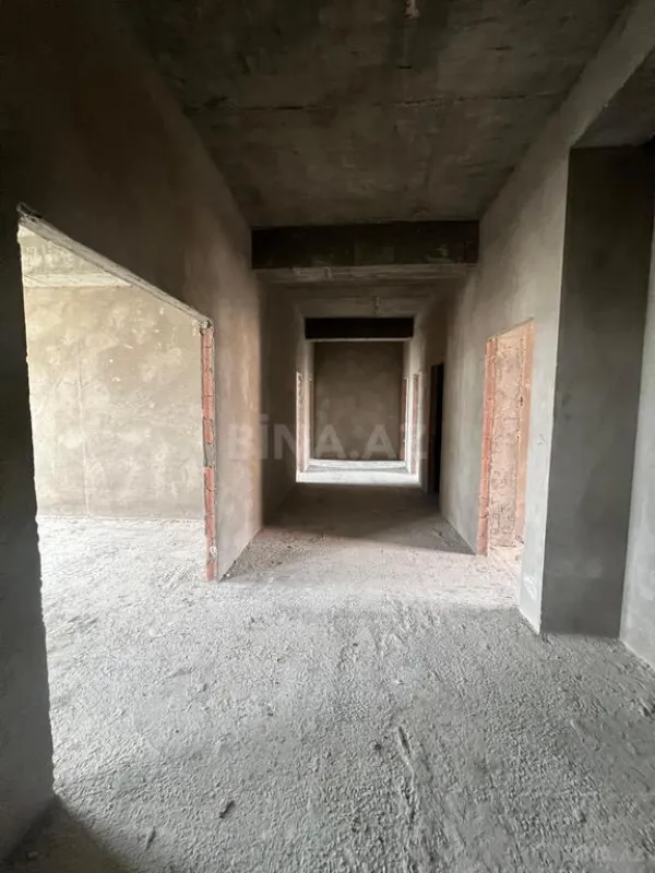 Satılır 4 otaqlı mənzil 163 m²