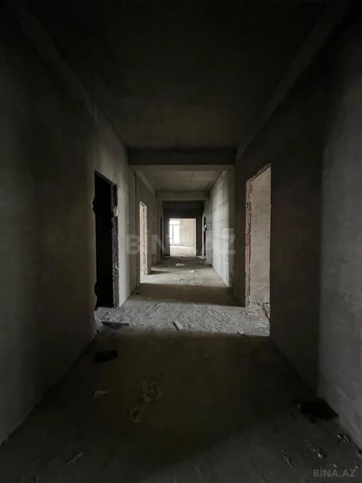 Satılır 4 otaqlı mənzil 163 m²