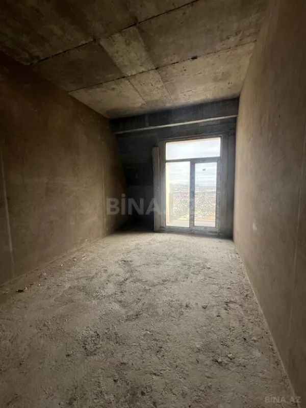 Satılır 4 otaqlı mənzil 163 m²
