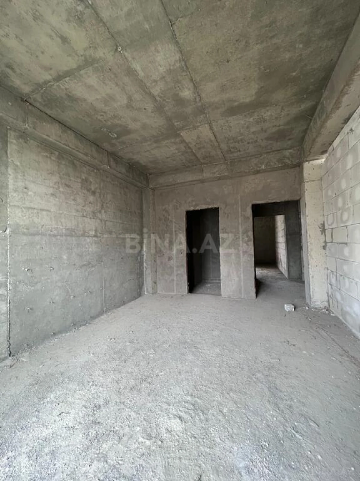 Satılır 4 otaqlı mənzil 163 m²