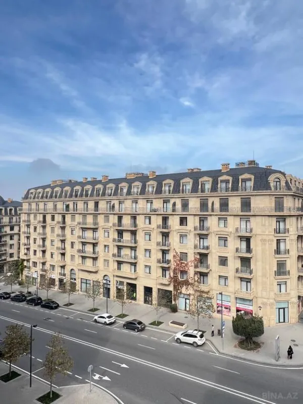 Satılır 4 otaqlı mənzil 163 m²