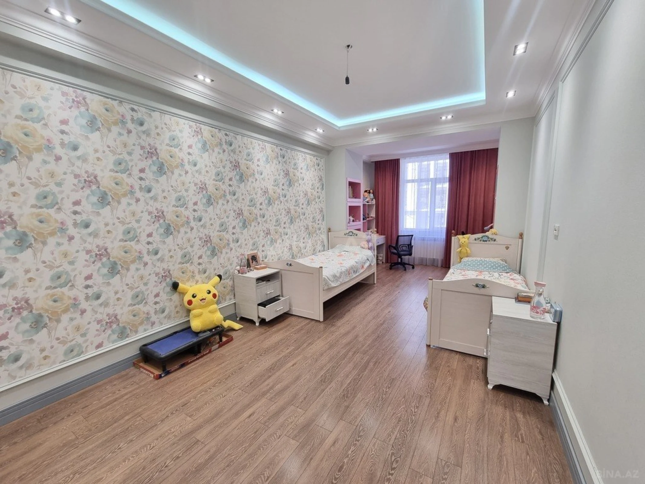 Satılır 3 otaqlı mənzil 165 m²