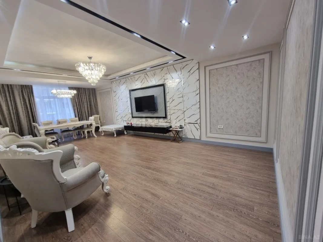 Satılır 3 otaqlı mənzil 165 m²