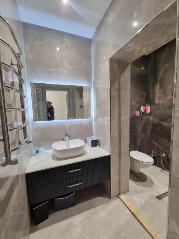 Satılır 3 otaqlı mənzil 165 m²