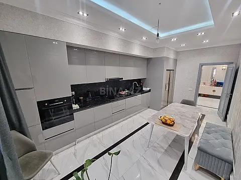 Satılır 3 otaqlı mənzil 165 m²