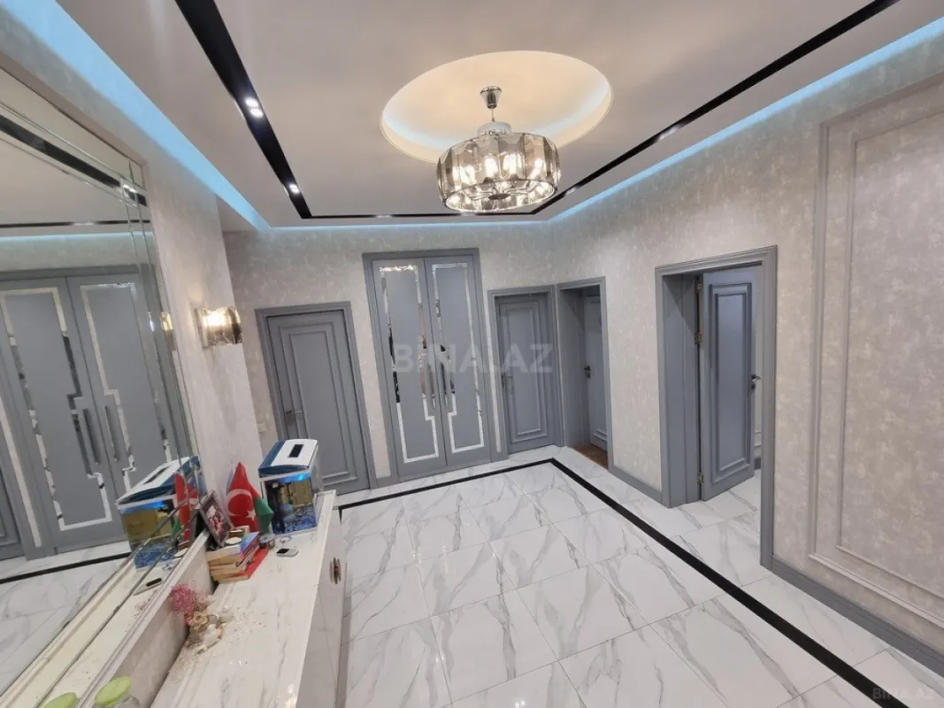 Satılır 3 otaqlı mənzil 165 m²